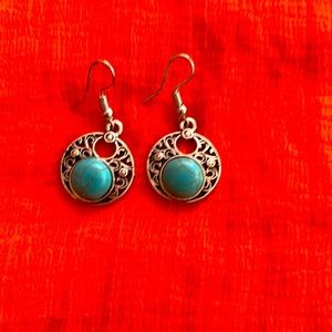 Beautiful design - brand new turquoise earrings